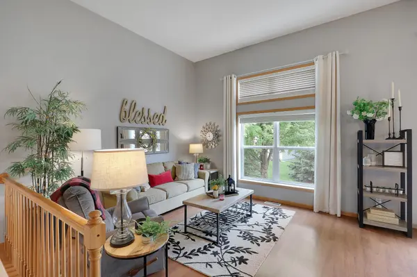 2186 Woodcrest DR, Woodbury, MN 55129