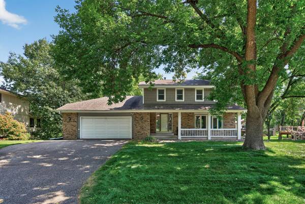 10141 Laurel DR, Eden Prairie, MN 55347