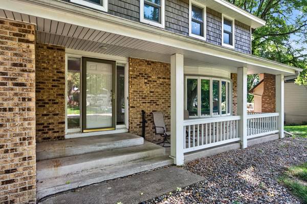 10141 Laurel DR, Eden Prairie, MN 55347