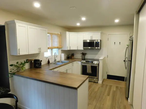 4852 Grenwich TRL N, Oakdale, MN 55128