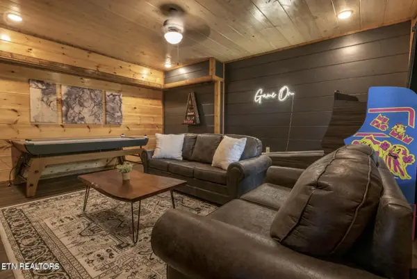 855 Osprey Way, Pigeon Forge, TN 37863