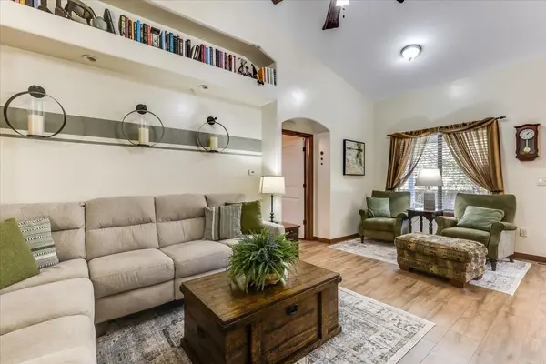 1201 N Beau Jardin, Derby, KS 67037