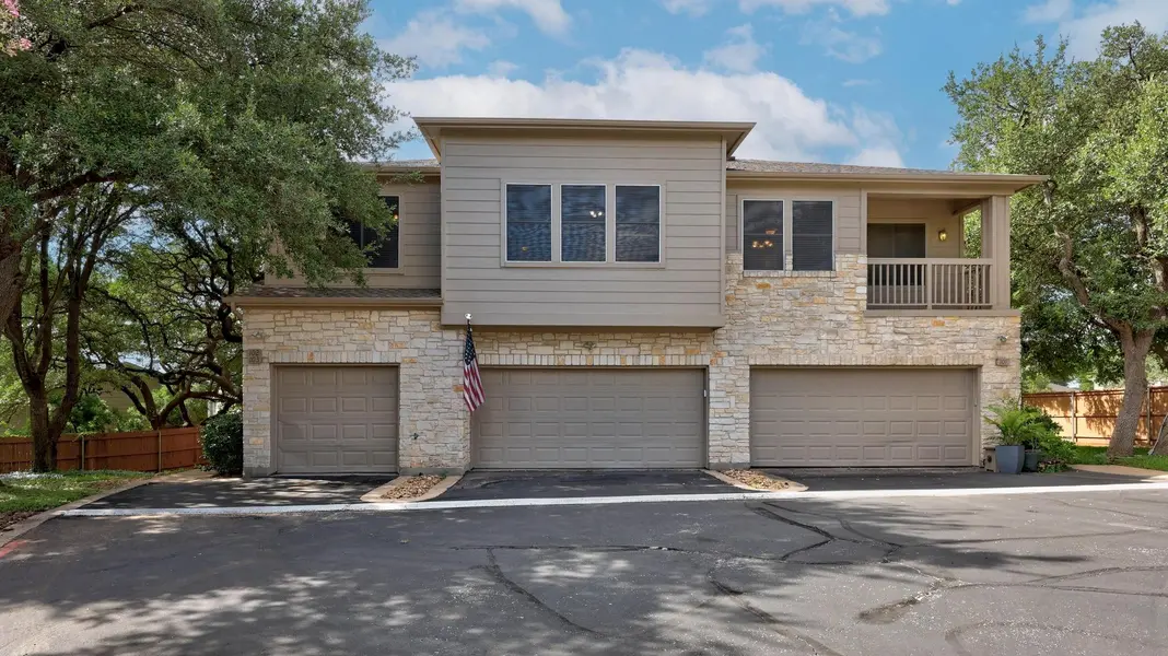 7501 Shadowridge RUN #102, Austin, TX 78749