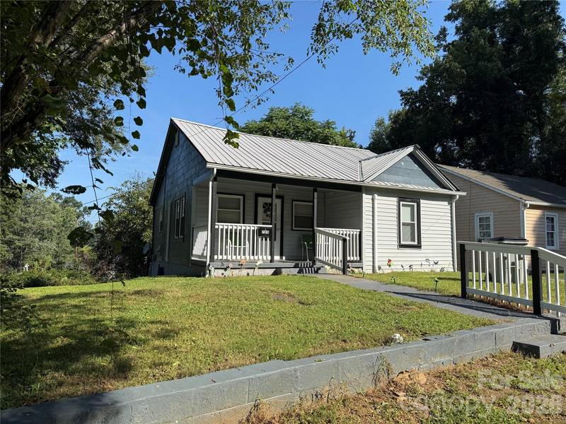 703 Stage ST NW, Lenoir, NC 28645