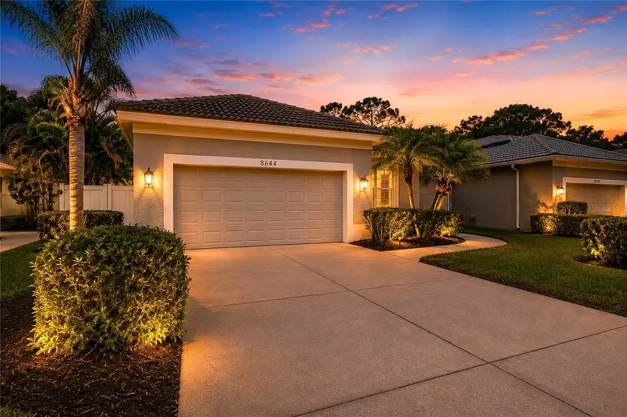 8644 54TH AVENUE CIR E, Bradenton, FL 34211
