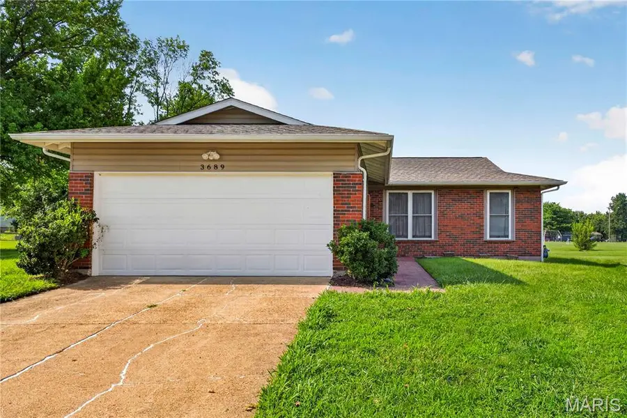 3689 Whispering Woods DR, Florissant, MO 63031