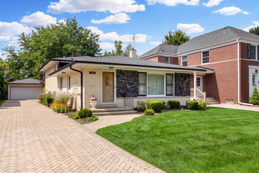 724 S Chester AVE, Park Ridge, IL 60068