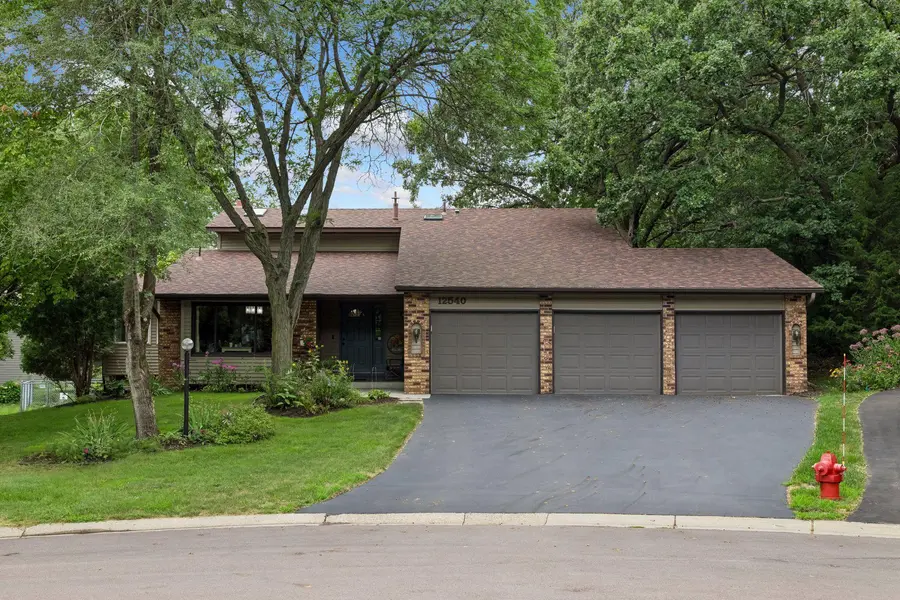 12540 Everest CT W, Apple Valley, MN 55124