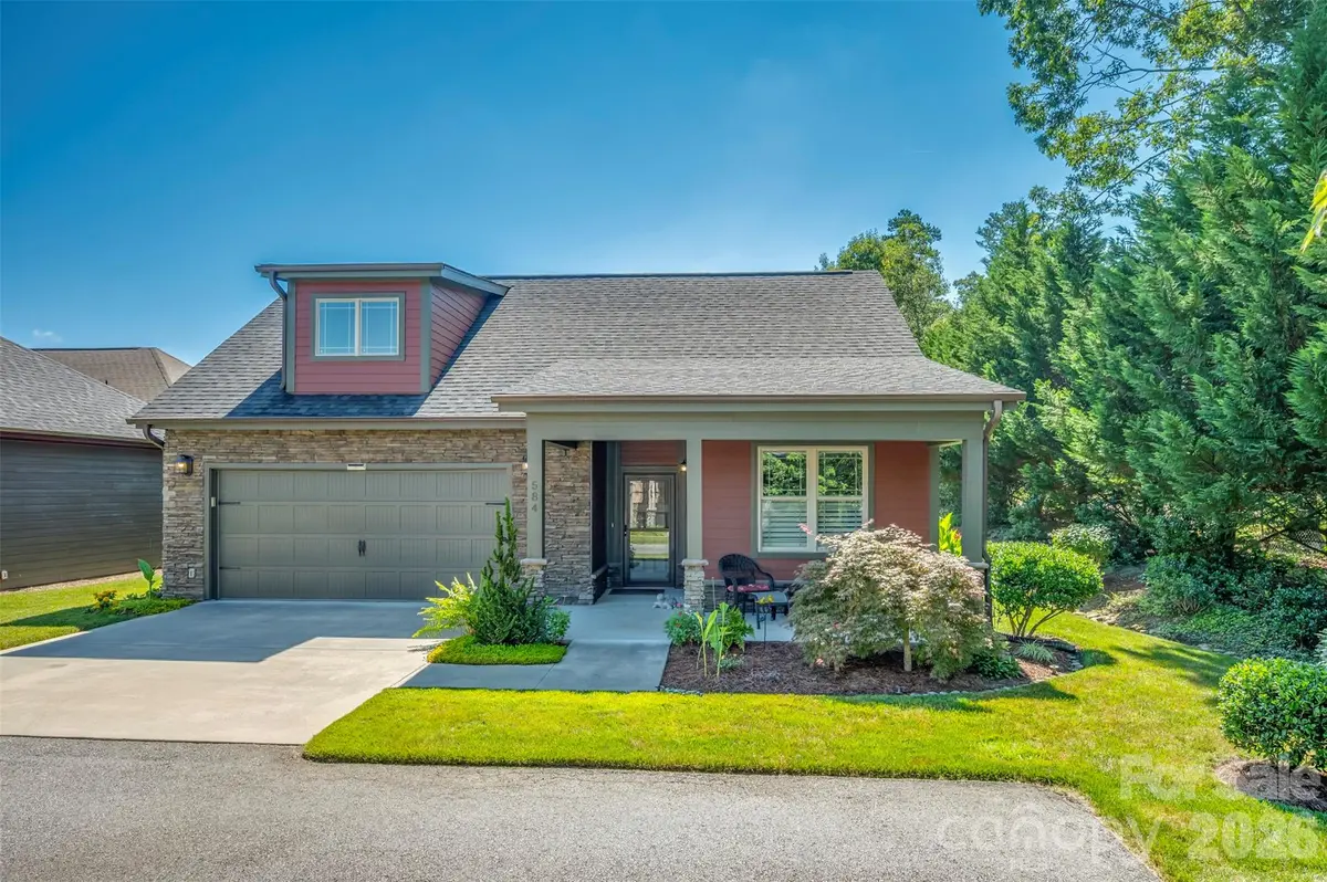 584 Summerfield PL, Flat Rock, NC 28731