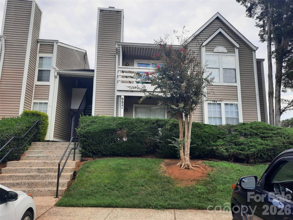 9621 Vinca CIR, Charlotte, NC 28213