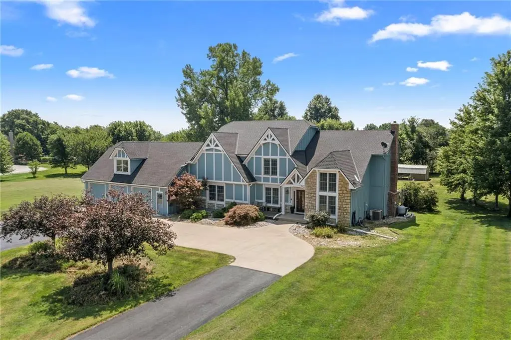 16935 W 175th ST, Olathe, KS 66062