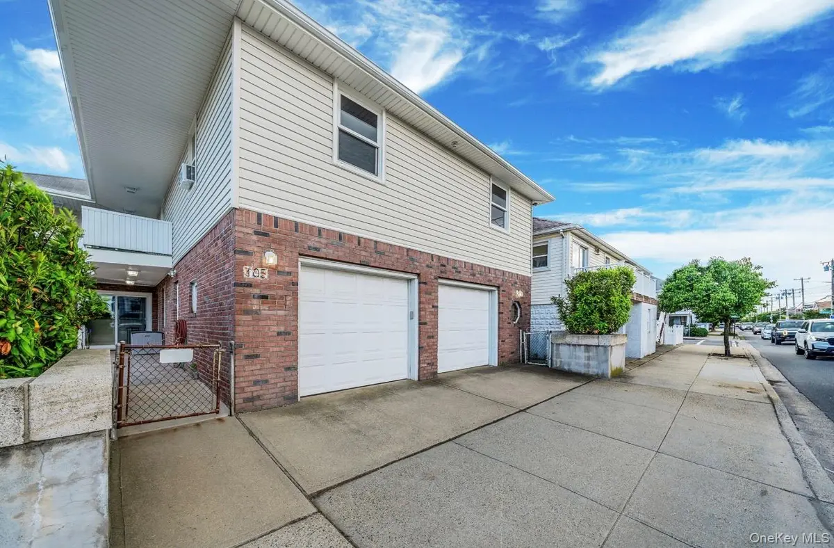 105 Vermont ST #Upper, Long Beach, NY 11561