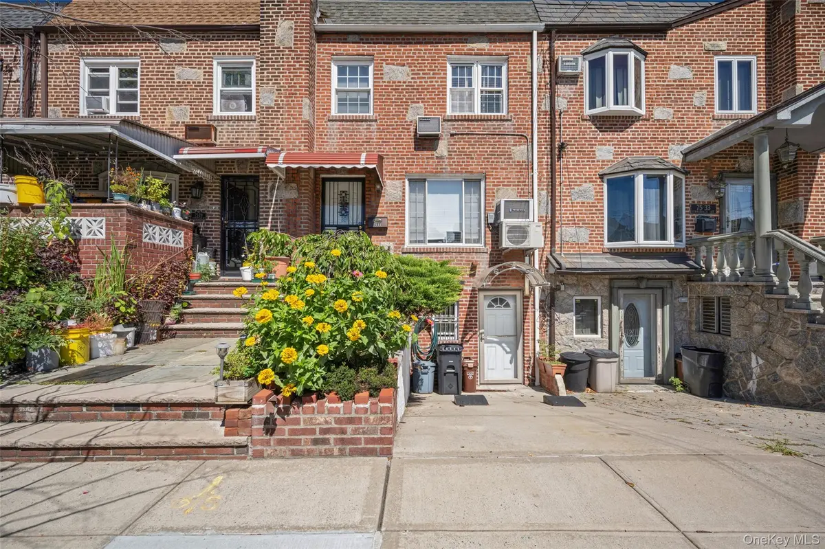 75-31 Furmanville AVE, Middle Village, NY 11379