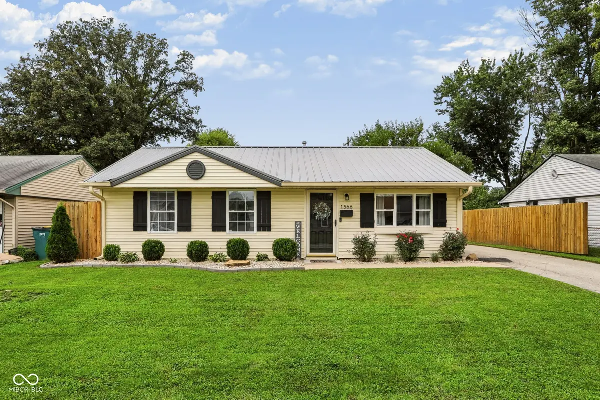 1566 Roberts RD, Franklin, IN 46131