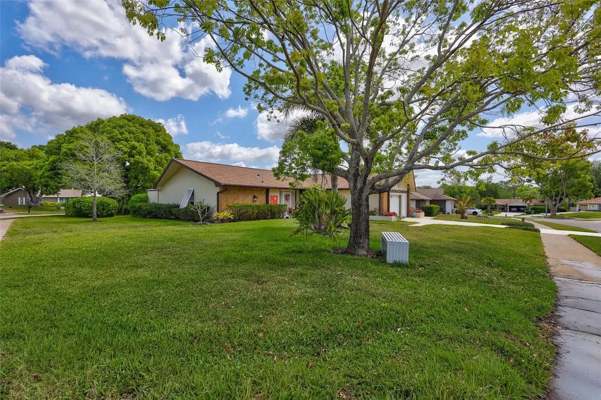 1735 ABERDEEN CT, Palm Harbor, FL 34684