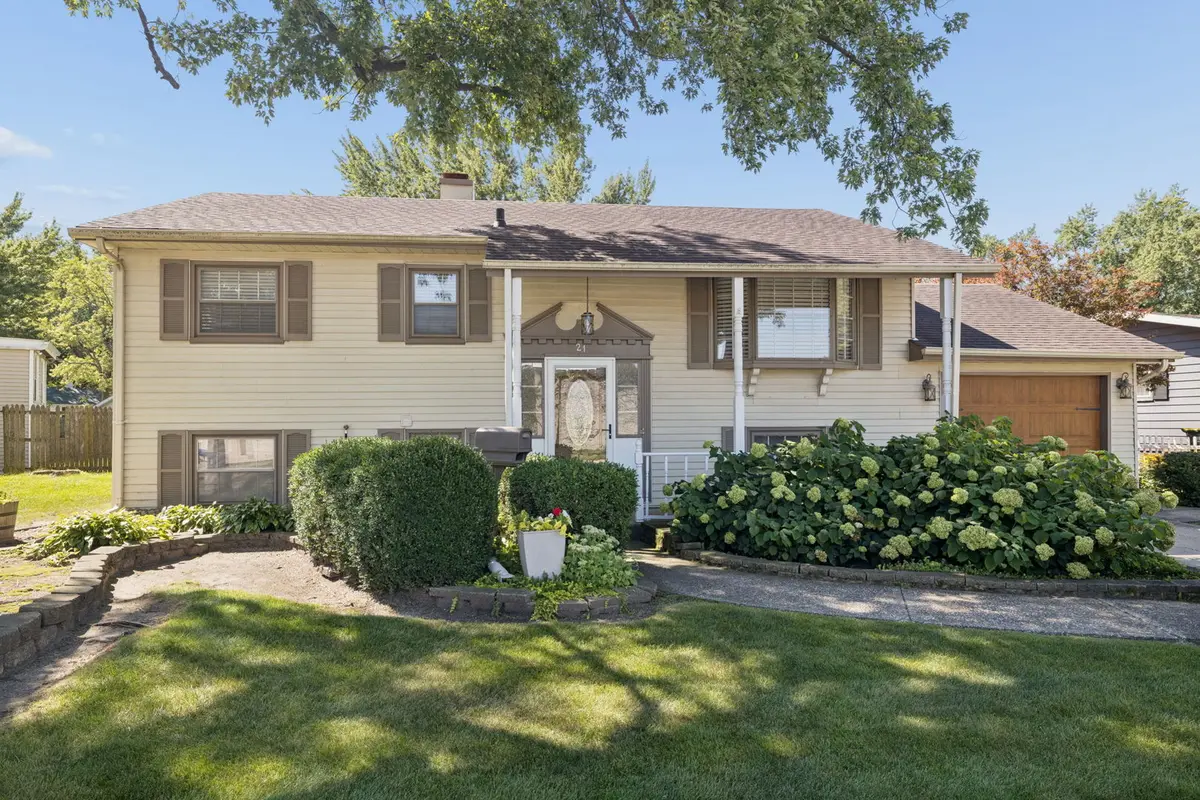 21 Pawnee DR, Thornton, IL 60476