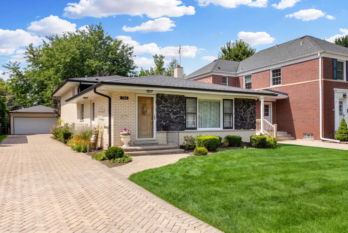 724 S Chester AVE, Park Ridge, IL 60068