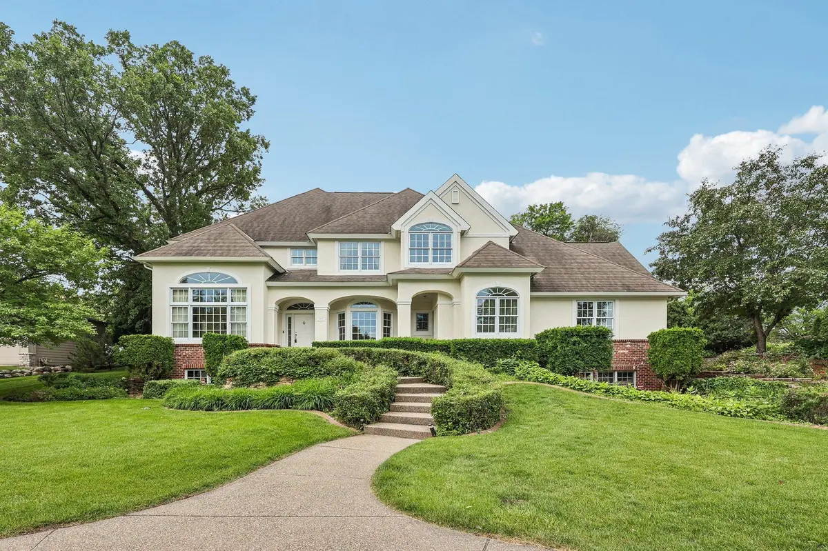 7631 S Bay DR, Bloomington, MN 55438