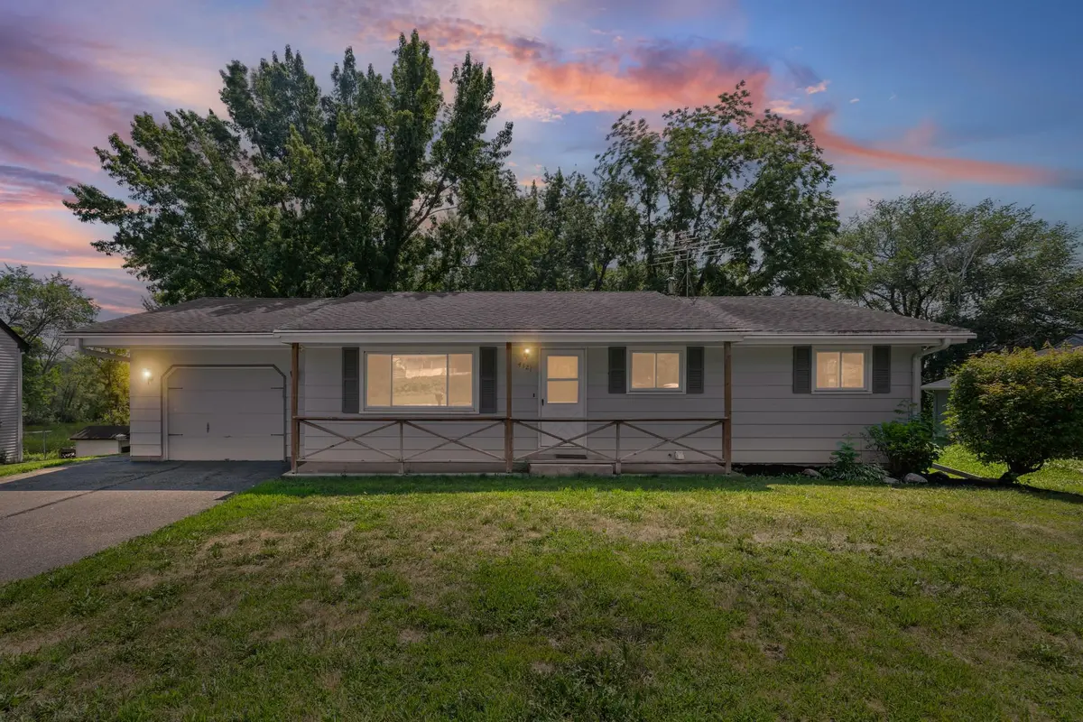 4321 Pleasant ST SE, Prior Lake, MN 55372