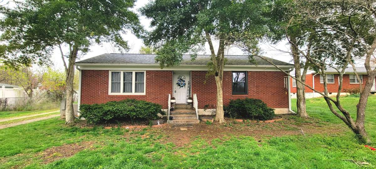 110 Old Pond Ln, Dickson, TN 37055