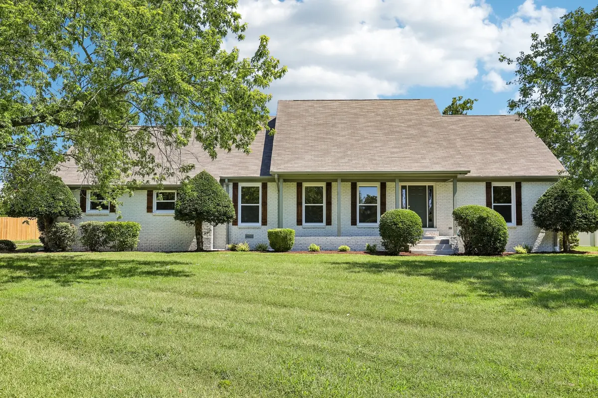 707 Davis Dr, Gallatin, TN 37066