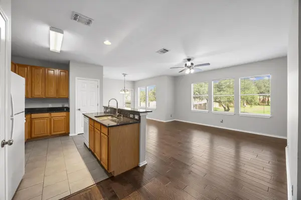 7501 Shadowridge RUN #102, Austin, TX 78749