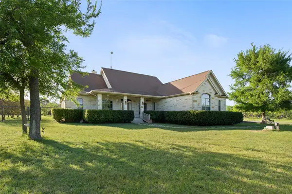 3060 Fm 1704, Elgin, TX 78621