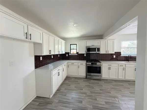 1504 Parkview LN, San Marcos, TX 78666