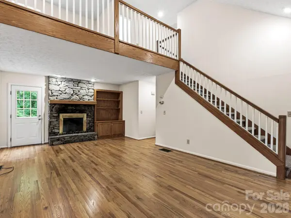 44 Leisure Mountain RD, Asheville, NC 28804