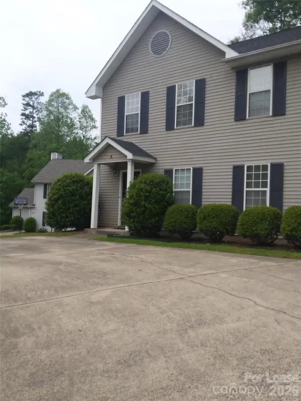 802 Selwyn Oaks CT, Charlotte, NC 28209