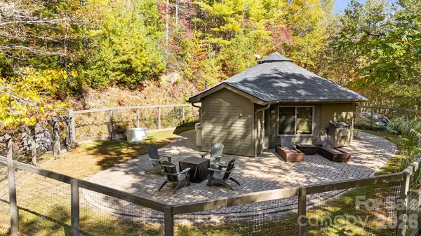 16 Caddis CT, Marshall, NC 28753