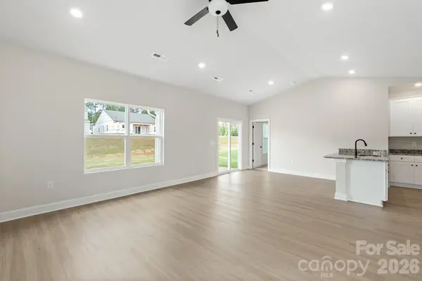 6718 Fairford DR, Charlotte, NC 28215