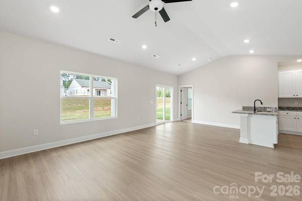 6718 Fairford DR, Charlotte, NC 28215