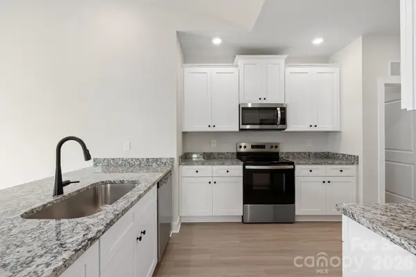 6718 Fairford DR, Charlotte, NC 28215