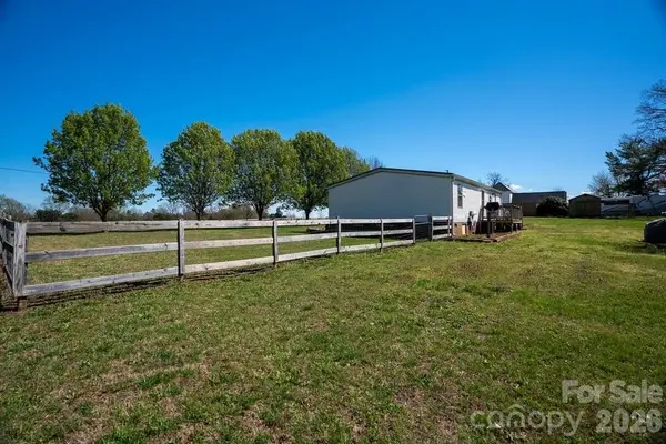 889 Tabor RD, Olin, NC 28660