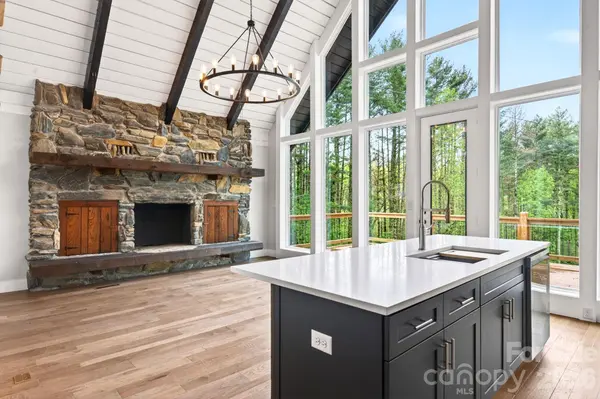 93 Horse Ring DR, Burnsville, NC 28714