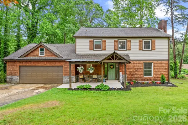 4 Beechwood Lakes DR, Hendersonville, NC 28792