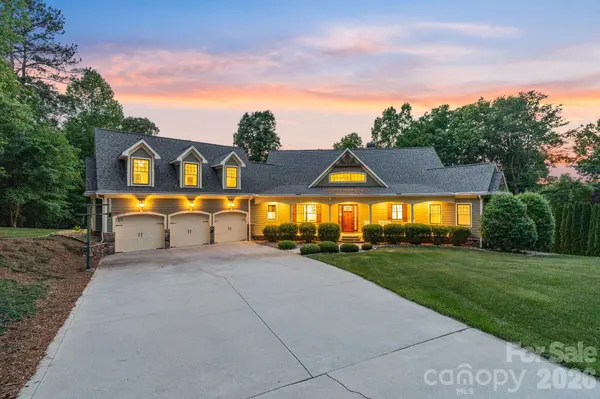 2243 Whiterock CT, Sherrills Ford, NC 28673