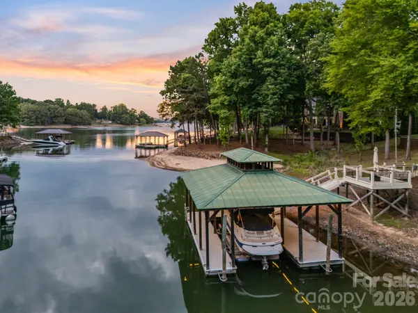 2243 Whiterock CT, Sherrills Ford, NC 28673