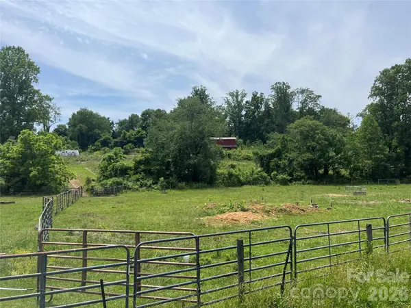 99999 Jones RD, Fletcher, NC 28732