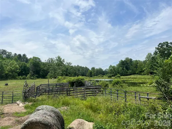 99999 Jones RD, Fletcher, NC 28732