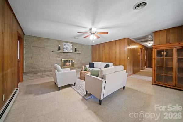 528 Baccus Siding RD, Green Mountain, NC 28740