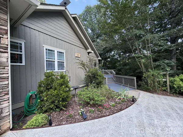 100 Hannah DR, Mill Spring, NC 28756