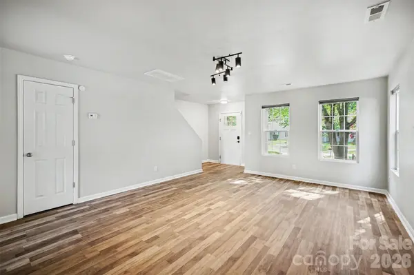 6111 Whispering Brook CT, Charlotte, NC 28216