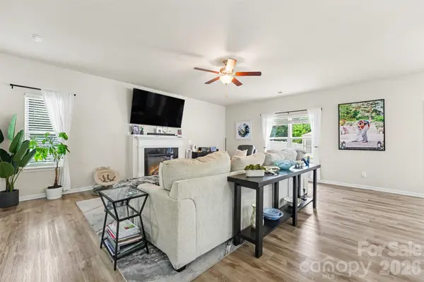 2007 Karen Woods LN, Charlotte, NC 28216
