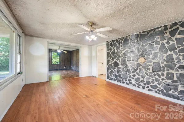 86 Sterling DR, Mills River, NC 28759