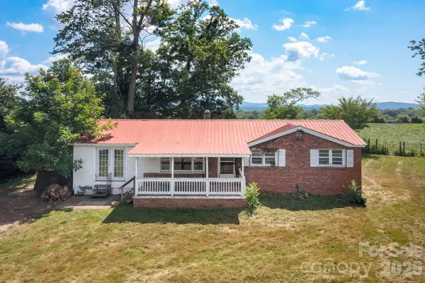 86 Sterling DR, Mills River, NC 28759