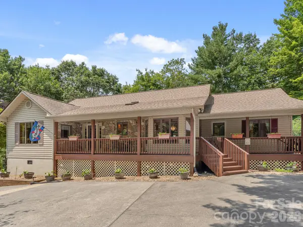 620 Thunder RD, Brevard, NC 28712