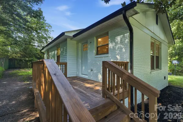45680 Blackhawk LN, New London, NC 28127