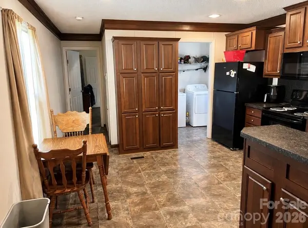 81 Frye Heights LN, Taylorsville, NC 28681